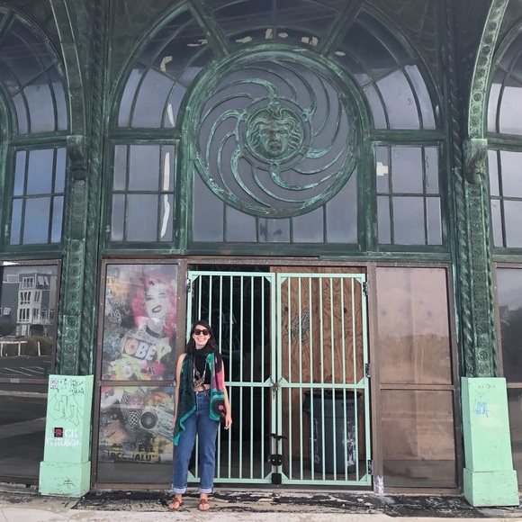 Meet your Posher, Nicole - Picture 4 of 5